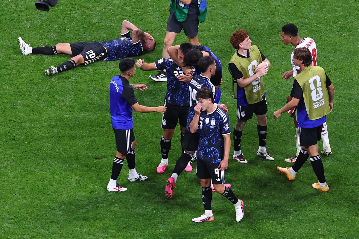 Jude Bellingham of England reacts towards Valentín Barco of Argentina