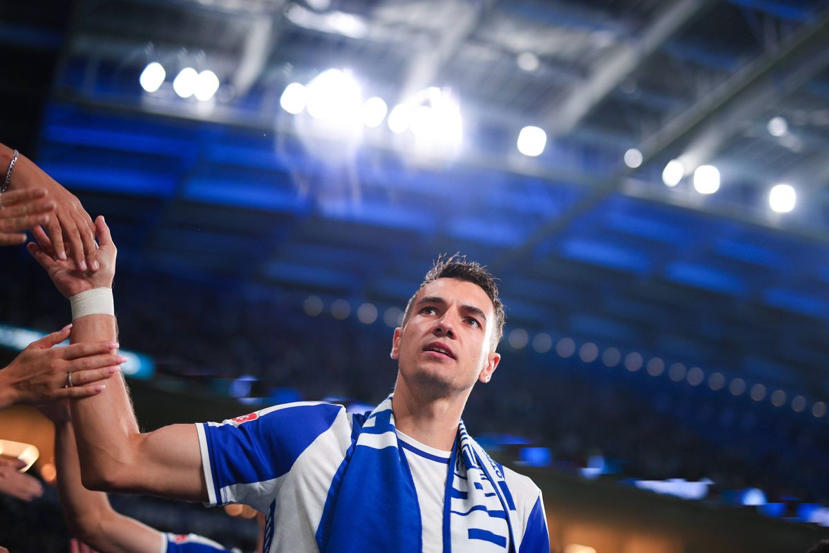 PORTO, PORTUGAL - MAY 02: Jakub Kiwior of FC Porto celebrates winning the championship after the Primeira Liga match between FC Porto and FC Alverca at Estadio do Dragao on May 02, 2026 in Porto, Portugal. (Photo by Diogo Cardoso/Getty Images)