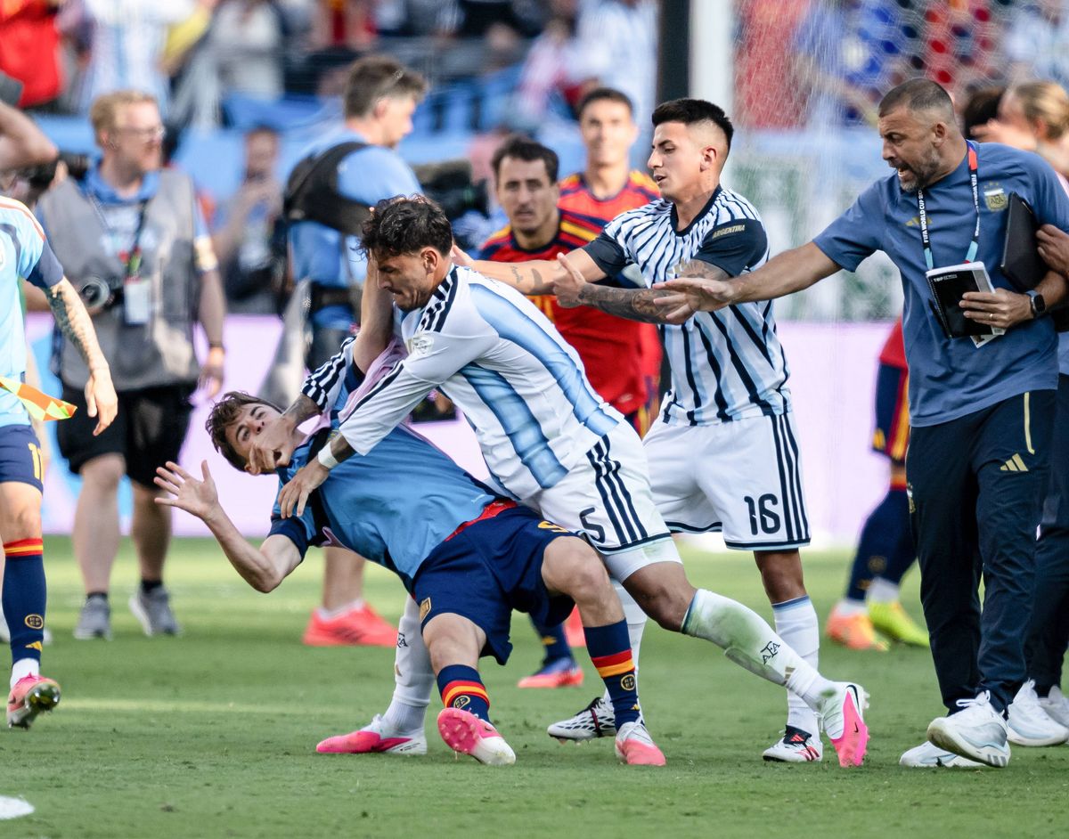 Leandro Paredes drags Gavi to the floor