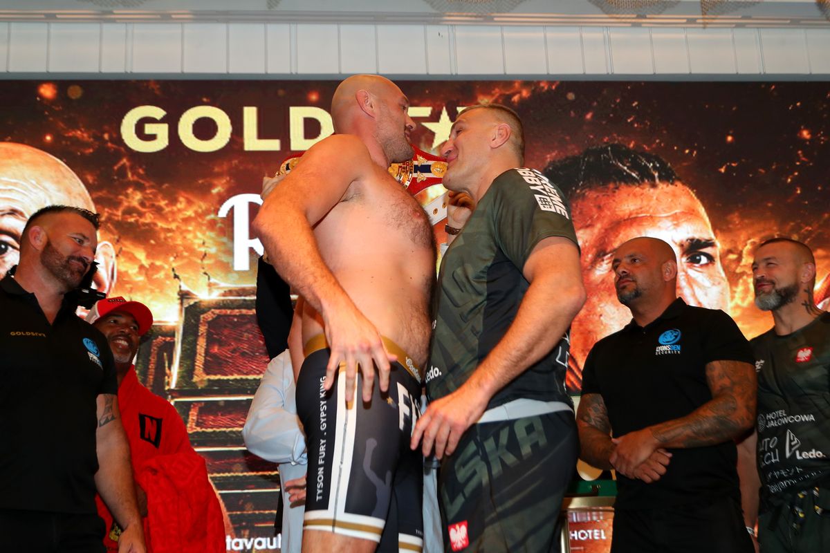Tyson Fury facing off with Mariusz Wach