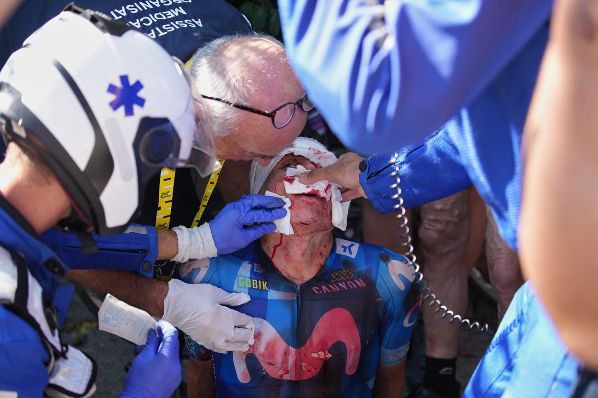 Einer Rubio receiving medical treatment