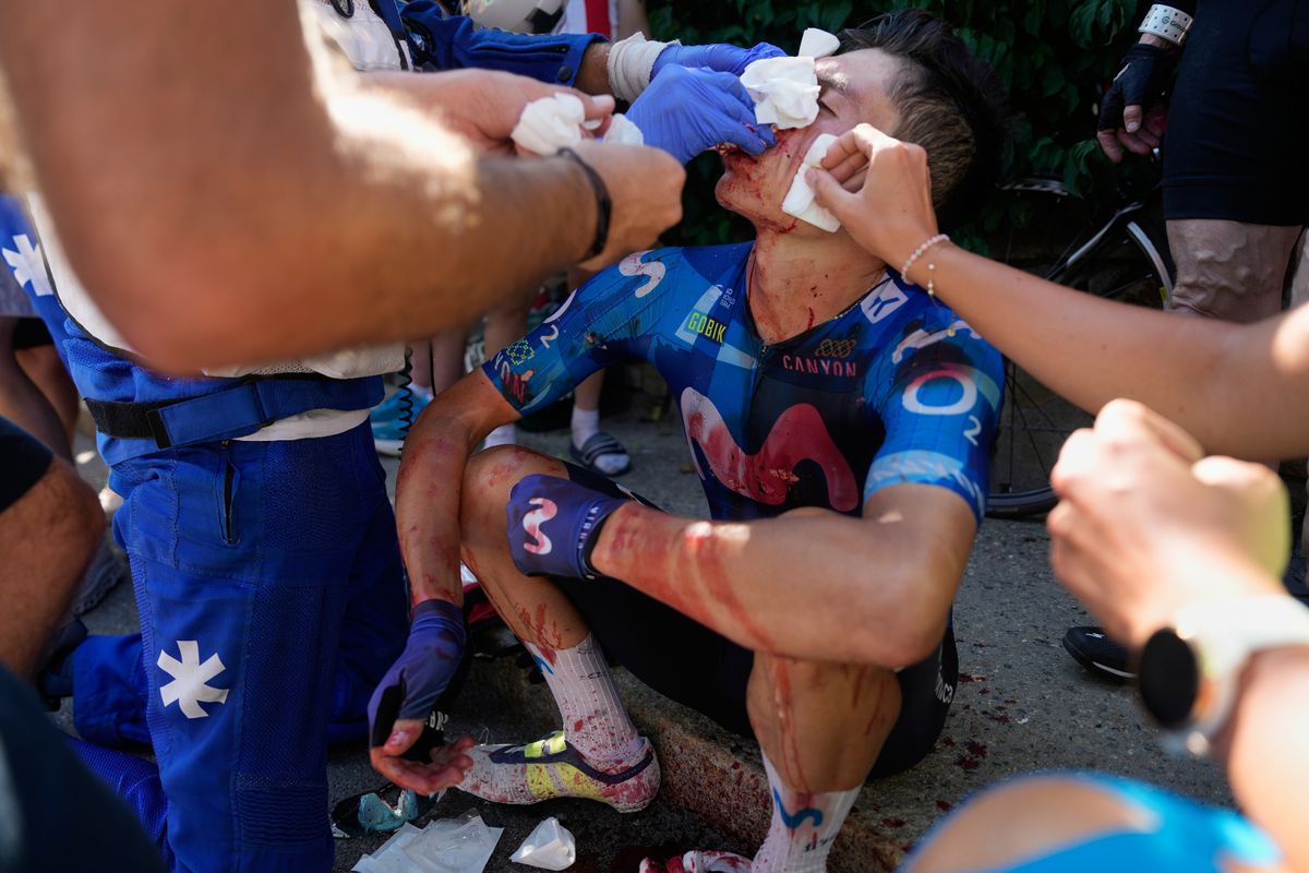 Einer Rubio receives medical attention