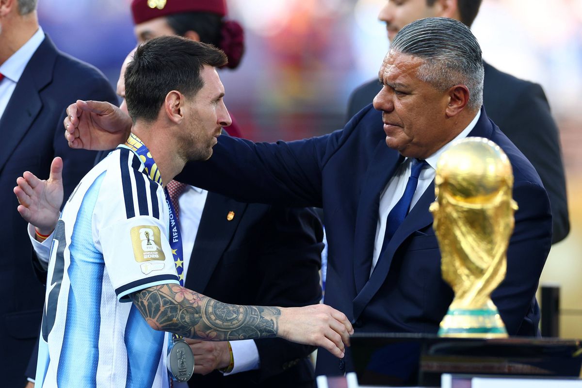 EAST RUTHERFORD, NEW JERSEY - JULY 19: Lionel Messi of Argentina embraces Argentina FA President Claudio Tapia at full-time following the FIFA World Cup 2026 Final match between Spain and Argentina at New York New Jersey Stadium on July 19, 2026 in East Rutherford, New Jersey. (Photo by Chris Brunskill/Fantasista/Getty Images)
