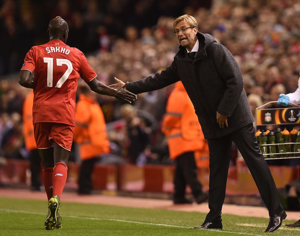 Jurgen Klopp manager of Liverpool shakes hands with Mamadou Sakho