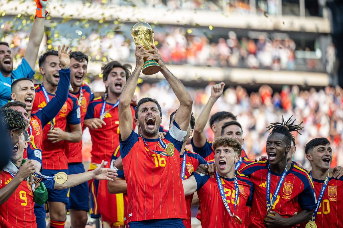 Rodri lifts the World Cup