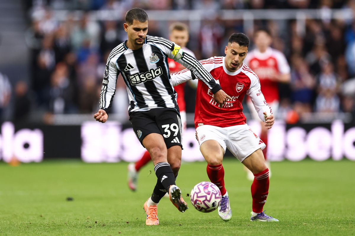 Bruno Guimaraes of Newcastle United and Gabriel Martinelli of Arsenal during the Premier League match between Newcastle United and Arsenal at St James' Park on September 28, 2025 in Newcastle upon Tyne, England.