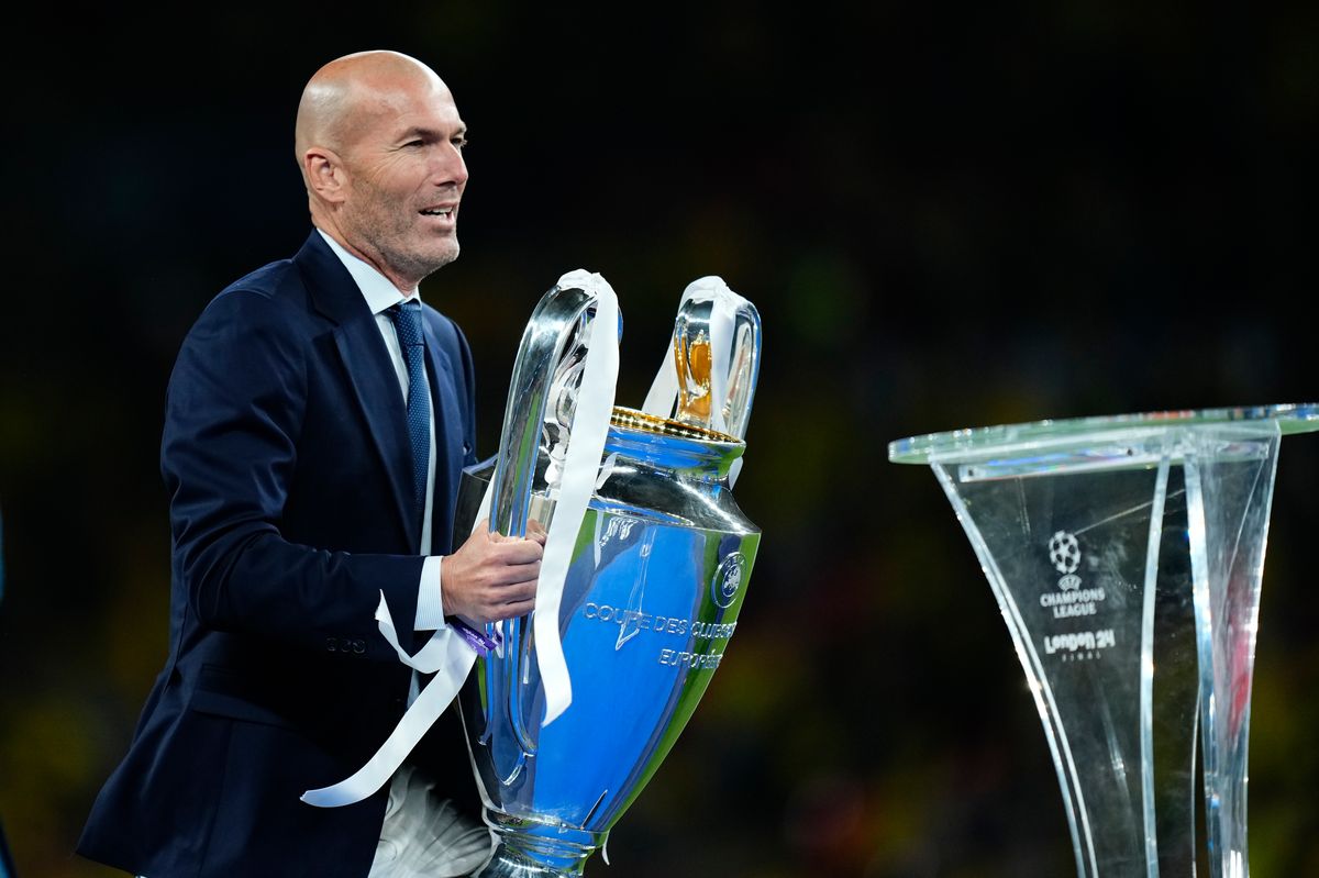 Zinedine Zidane with the Champions League trophy