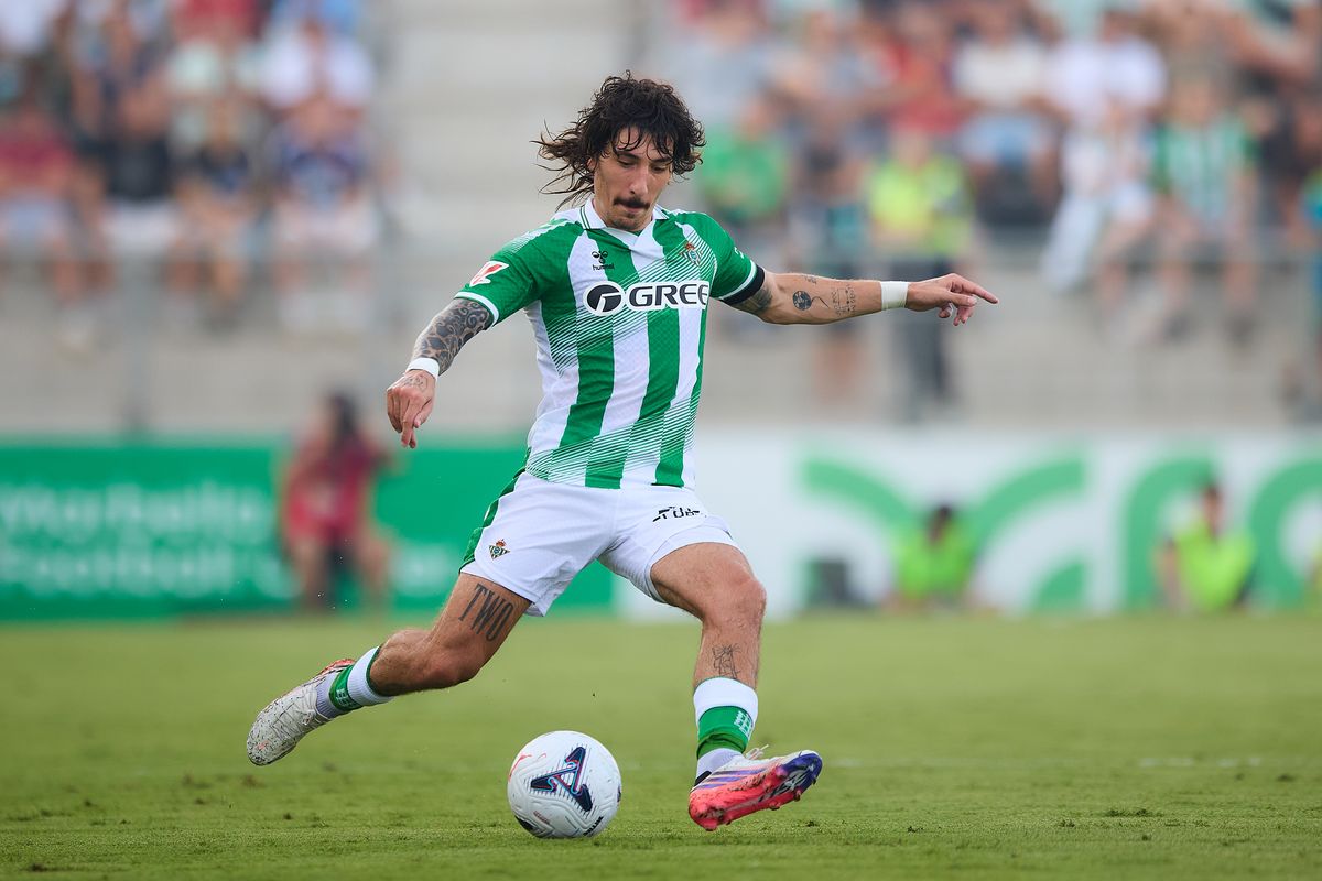 Hector Bellerin of Real Betis passes the ball