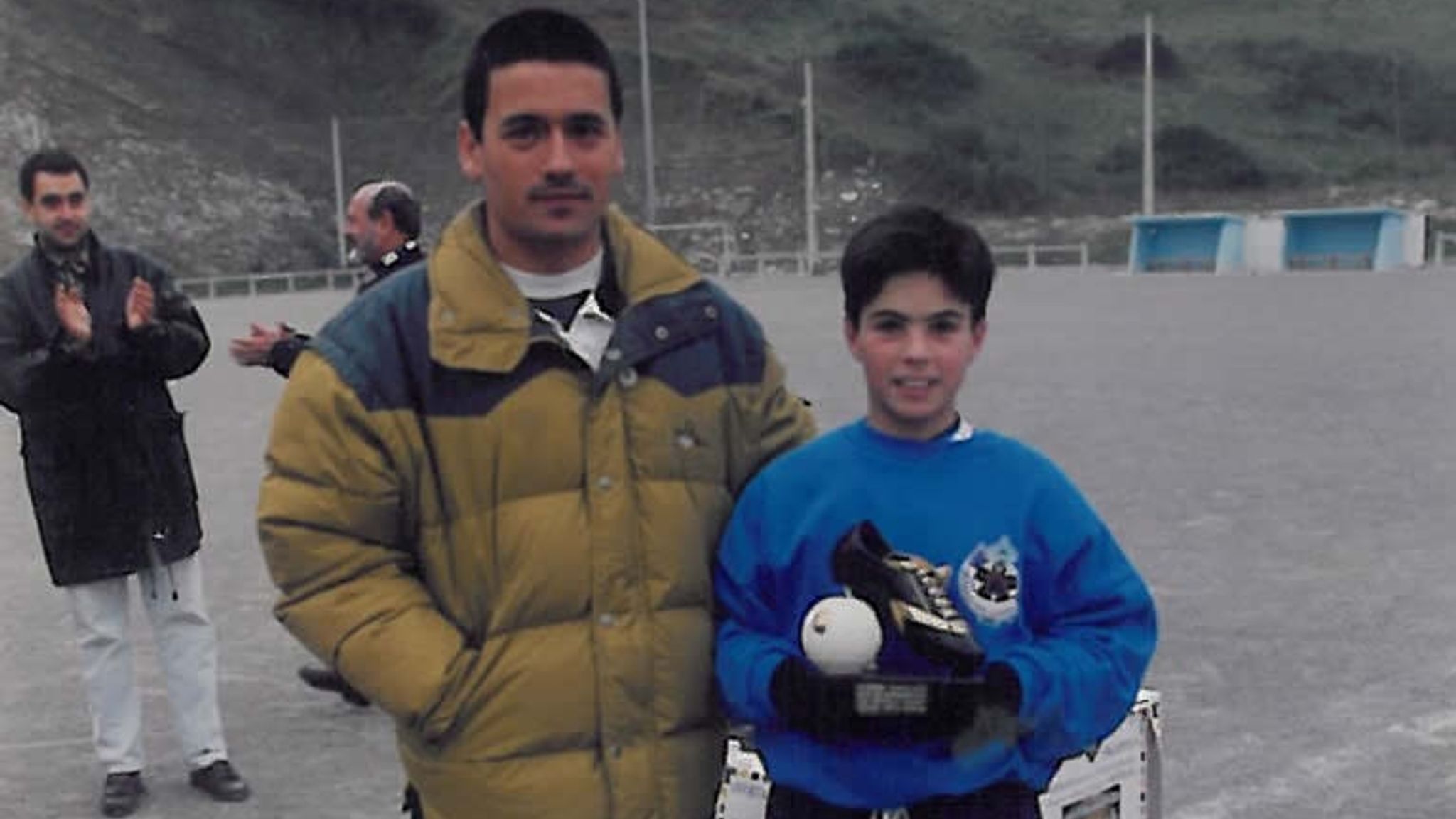 Mikel Arteta poses with a trophy on Antiguoko's old gravel pitch (Credit: Antiguoko)