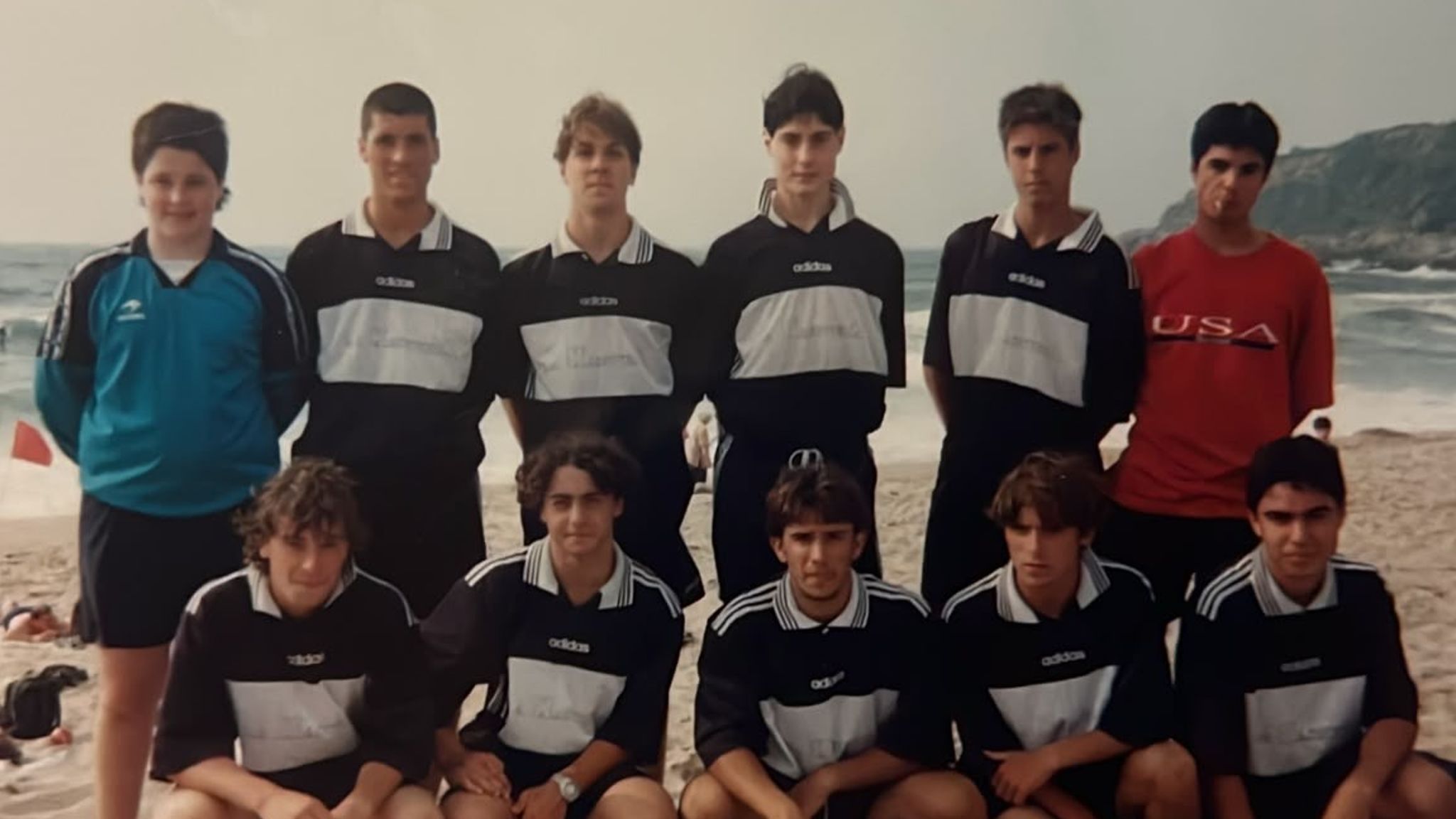 Mikel Arteta, in red, continued visiting Antiguoko after joining Barcelona (Credit: Alvaro Parra)