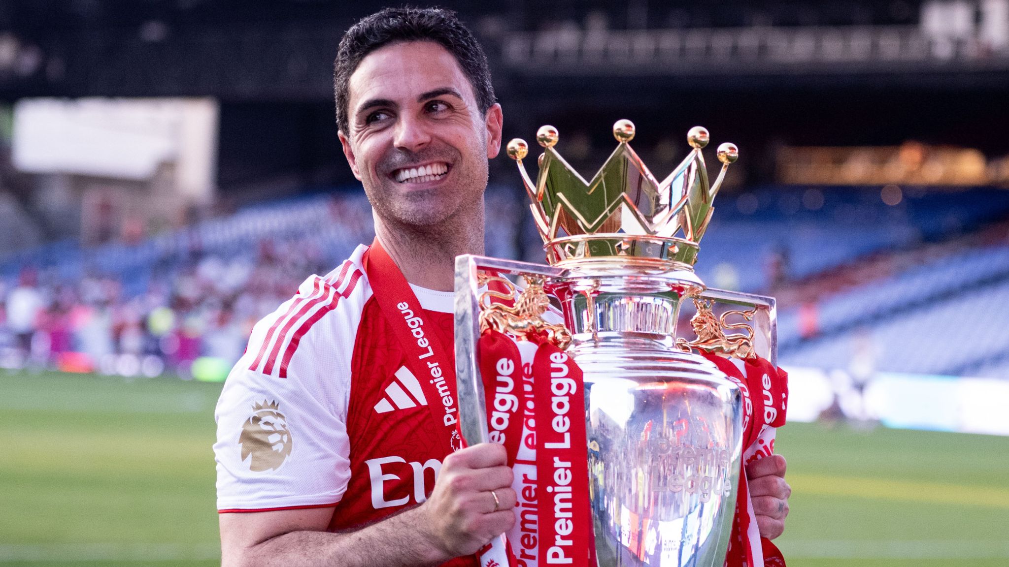 Mikel Arteta poses with the Premier League trophy at the end of last season