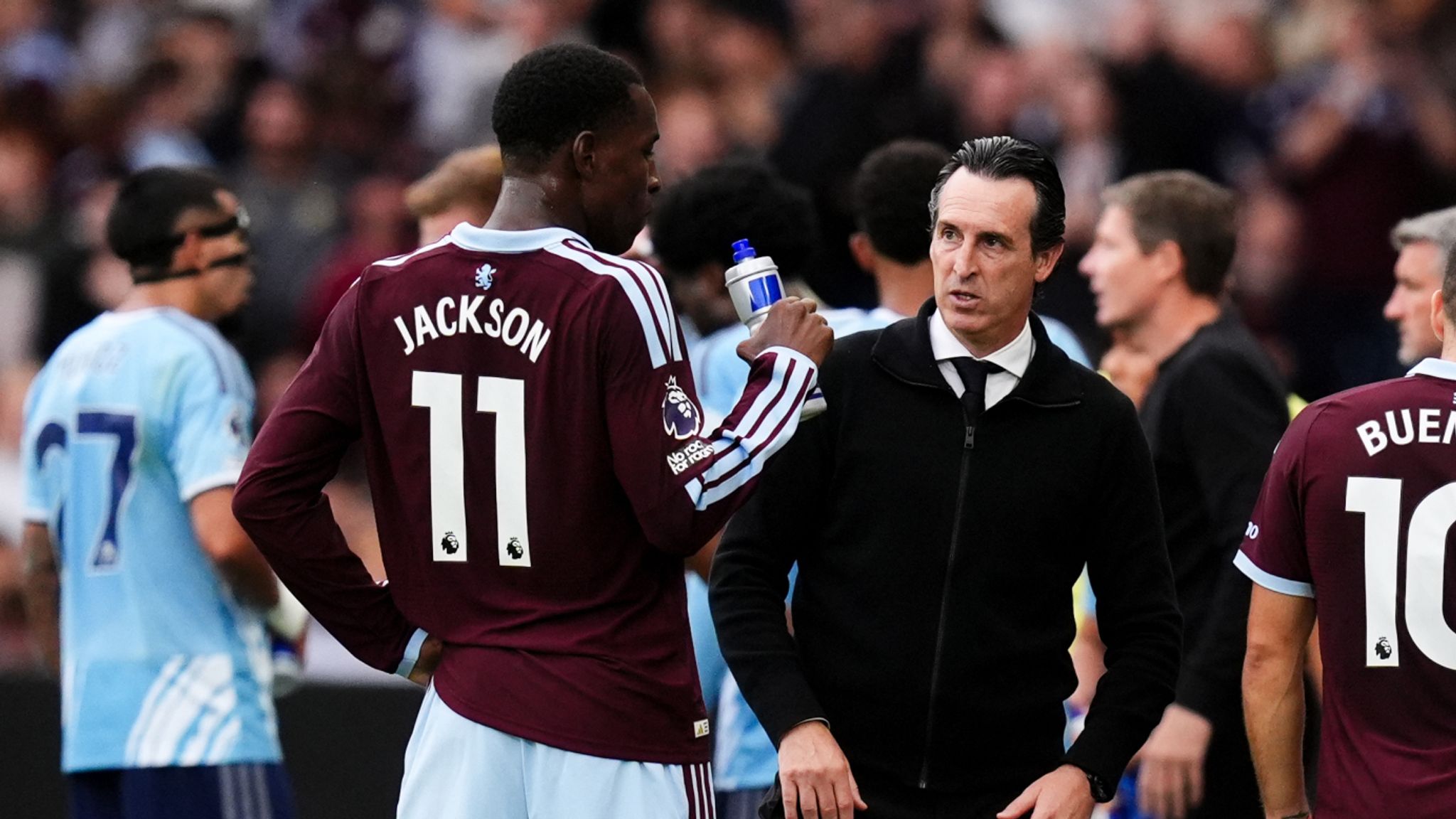 Nicolas Jackson talks to Unai Emery on the sidelines during the 2-1 loss to Nottingham Forest