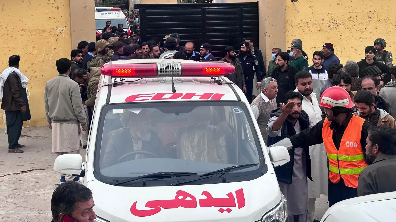 EPA People shift injured victims of a blast at a Shiite Muslim mosque to hospitals in Islamabad, Pakistan, 06 February 2026