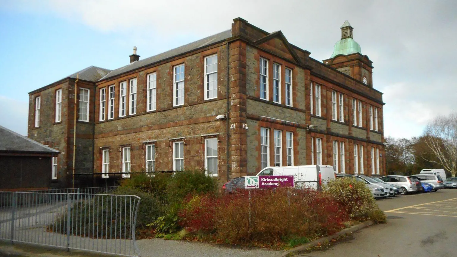 Richard Sutcliffe Photo of Kirkcudbright Academy and car park