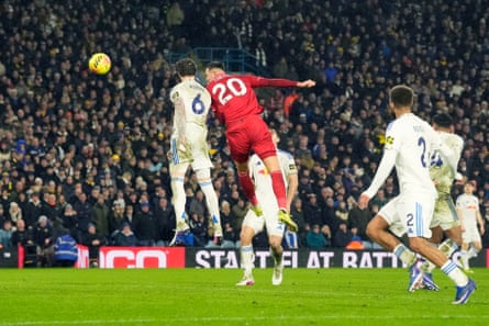 Nottingham Forest’s new signing, Lorenzo Lucca, heads home to score on his debut and pull one back against Leeds.