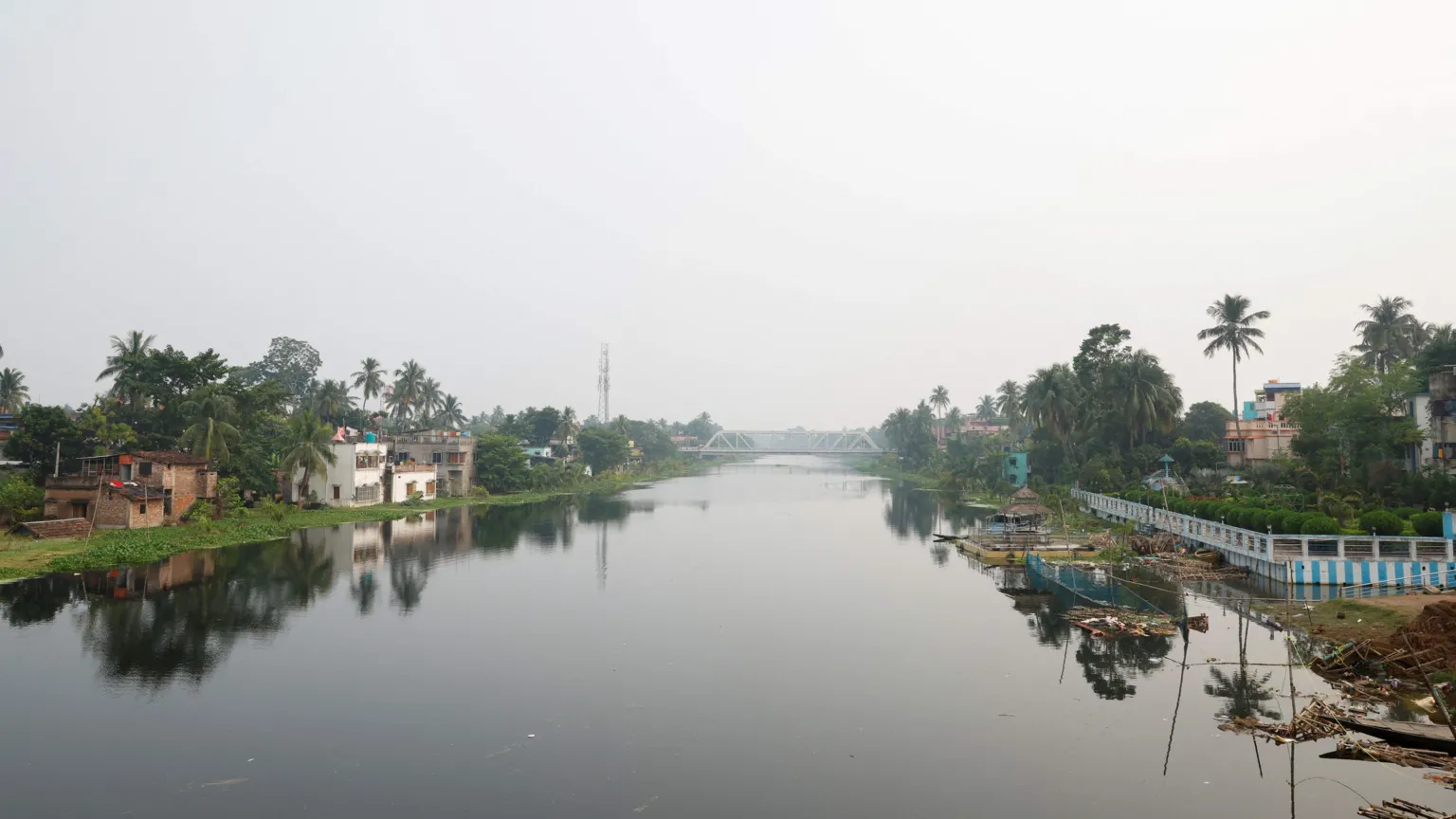  A general view of a river flowing through Petrapole, near the India-Bangladesh international border, India, October 16, 2024. /Sahiba Chawdhary