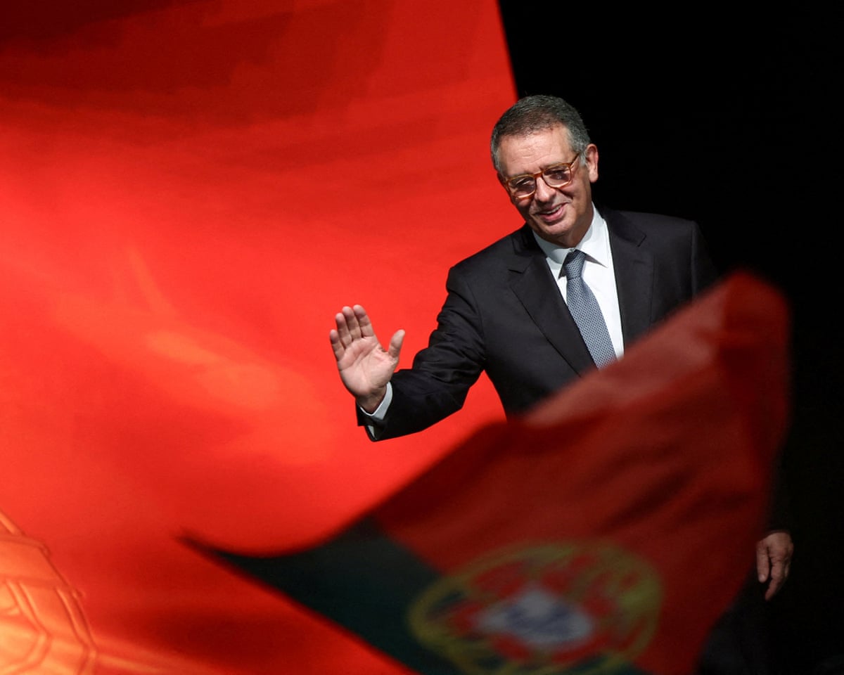 Presidential candidate and moderate Socialist Antonio Jose Seguro waves to supporters following early results on the day of the presidential election, in Caldas da Rainha, Portugal.