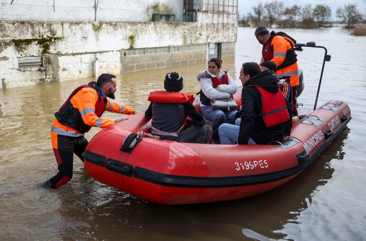 Several voters travelled to the polling station by boat after flooding in the Cartaxo area of Portugal.