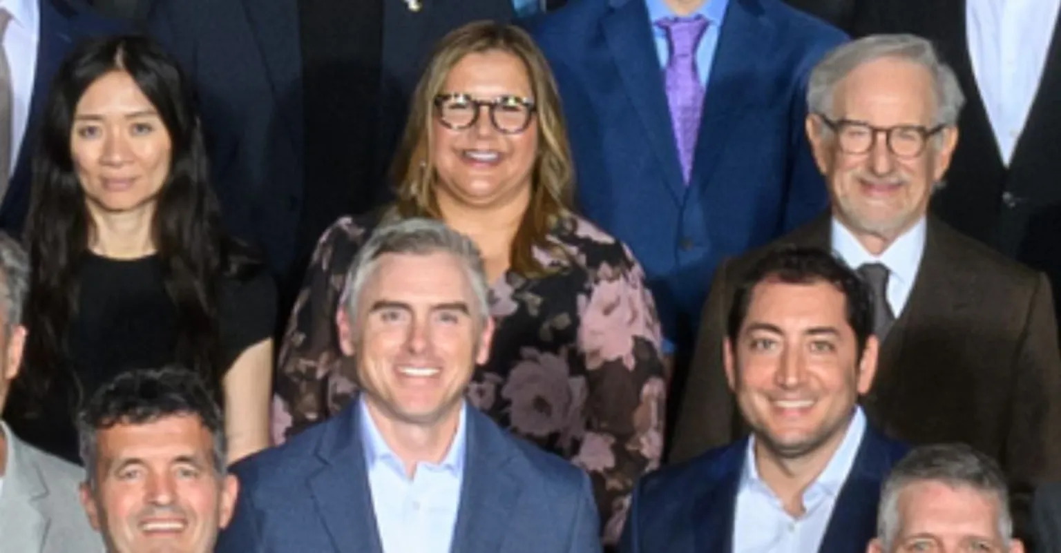 AMPAS Chloe Zhao and Steven Spielberg in the Oscars class photo