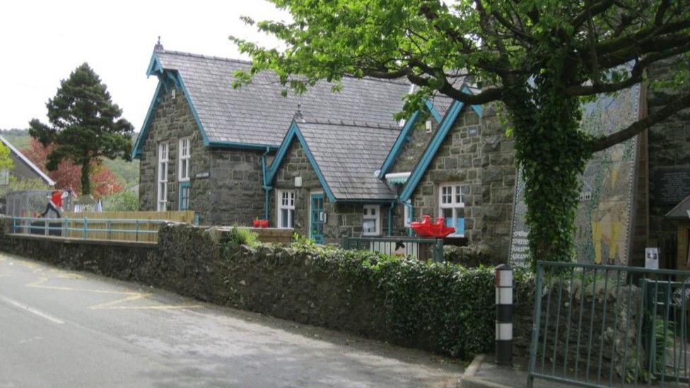 Ysgol Y Garreg