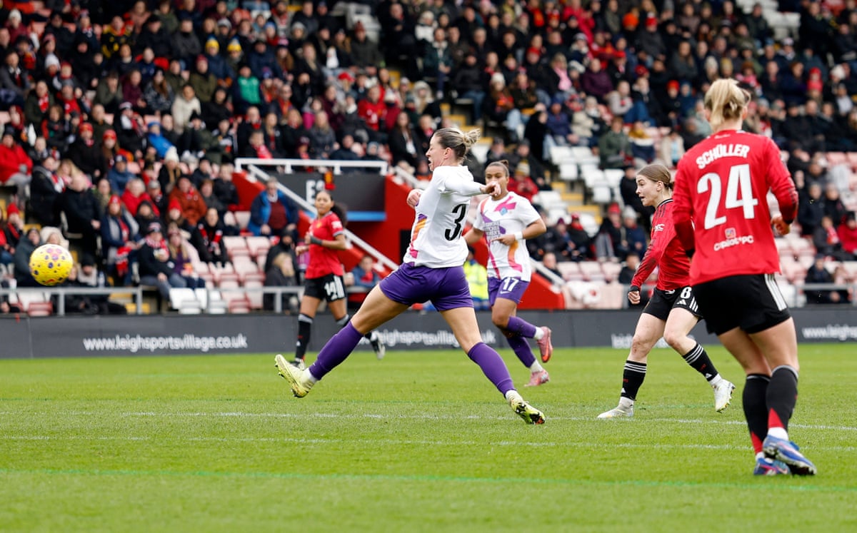 Park scores for Man United.