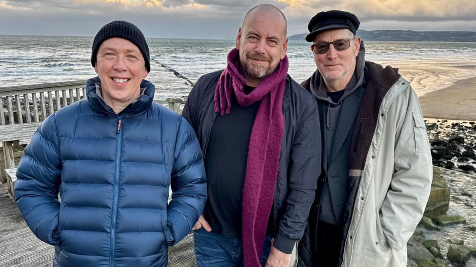 Emlyn Gomer, Geth Tomos a Henry Priestman