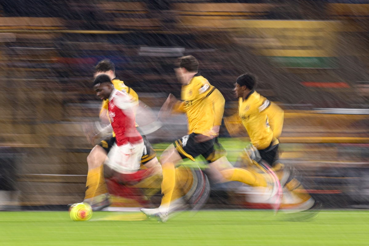 Bukayo Saka of Arsenal runs through the Wolverhampton defence.