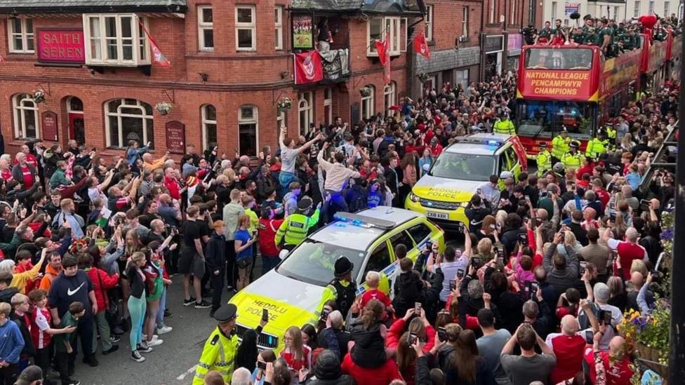 Pared o amgylch Wrecsam