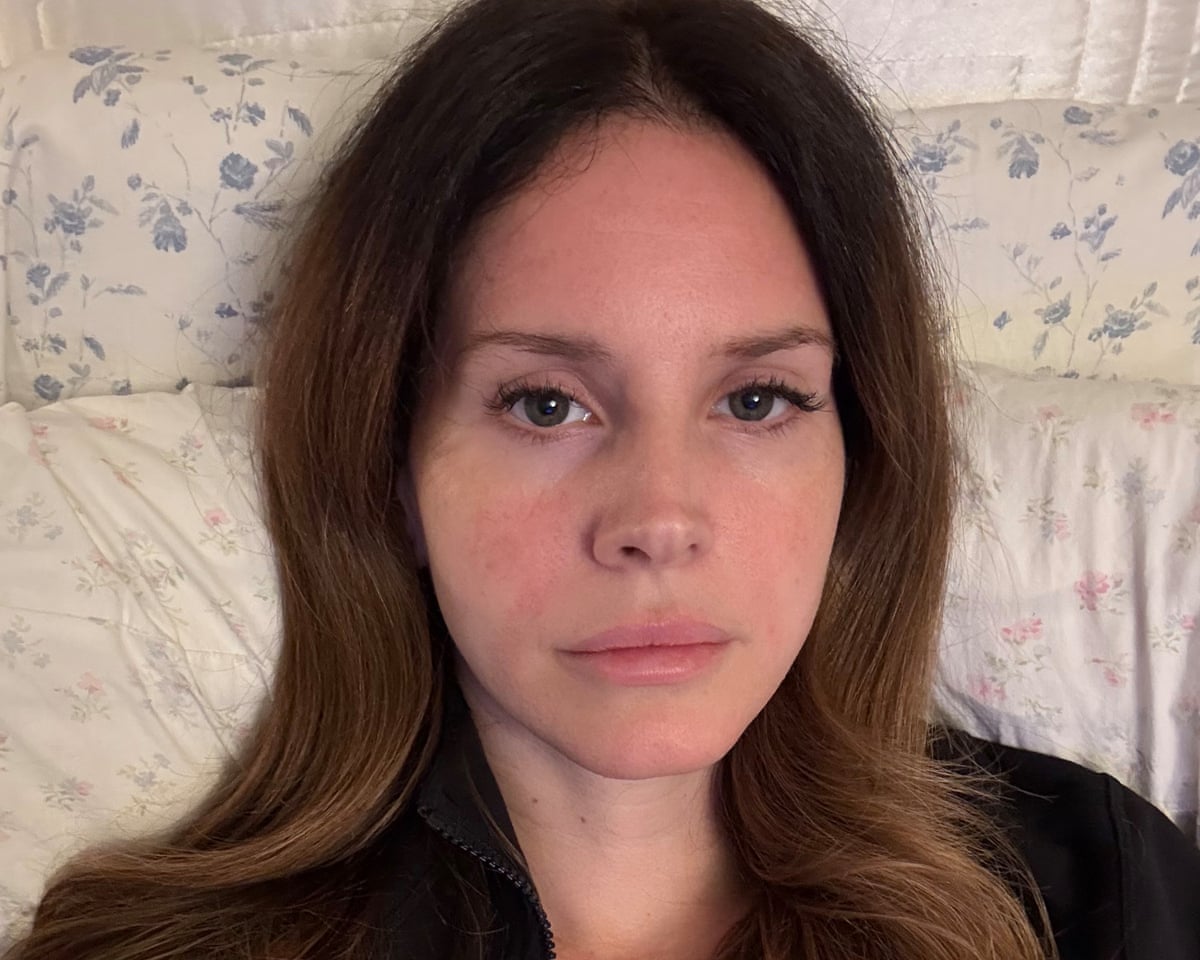 Lana Del Rey selfie