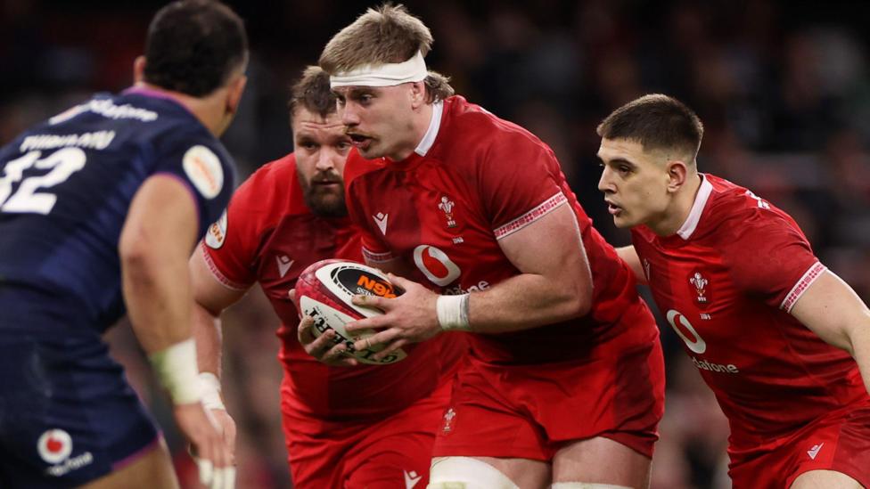 Aaron Wainwright will leave Dragons at the end of the 2025-26 season to join Leicester