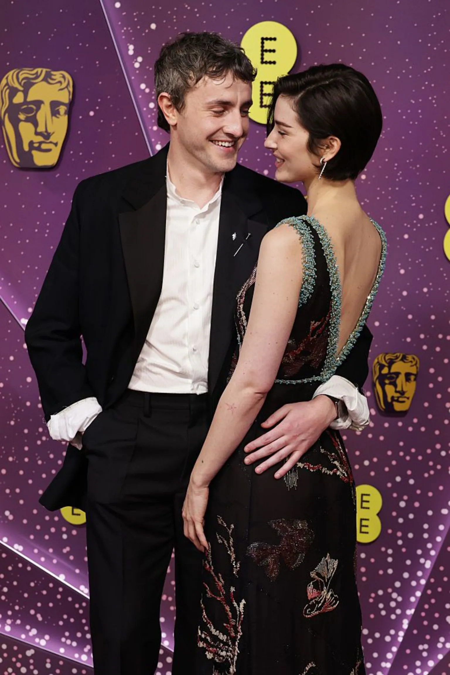  Paul Mescal and Gracie Abrams embracing in smart clothes on the red carpet