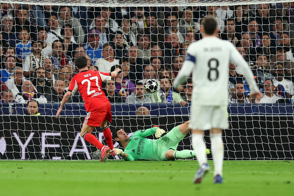 Rafa Silva puts Benfica in front