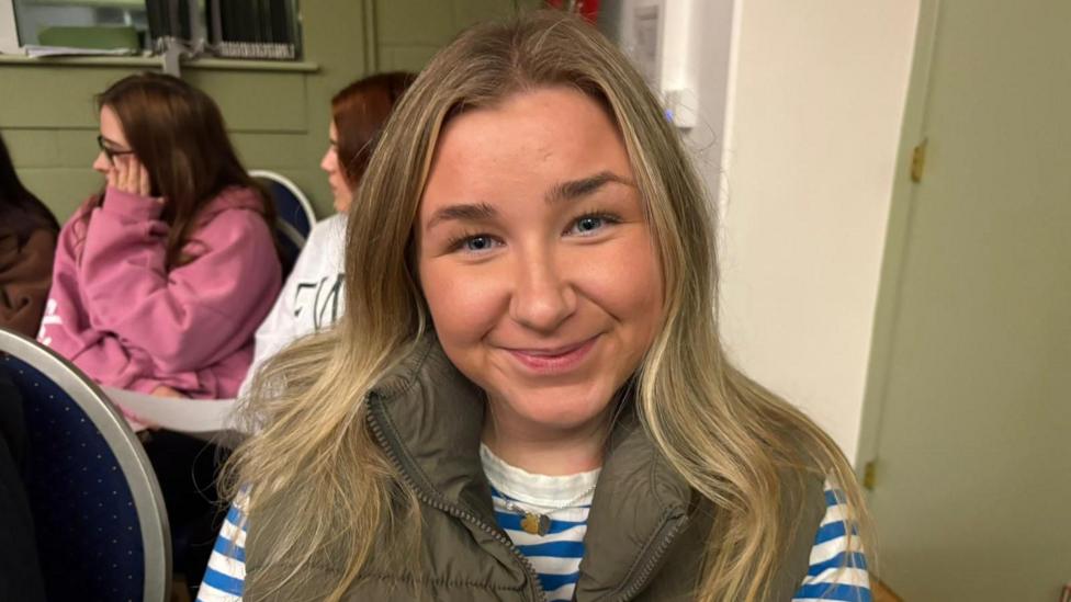 Bydd Begw Fussell yn dychwelyd i'w chartref i gystadlu