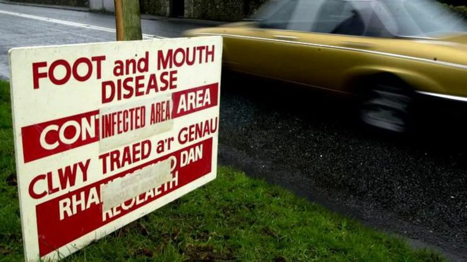 A sign at the Menai Bridge leading onto Anglesey during the 2001 outbreak warning of 