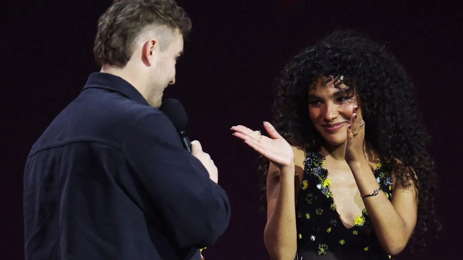  Olivia Dean congratulates song collaborator Sam Fender