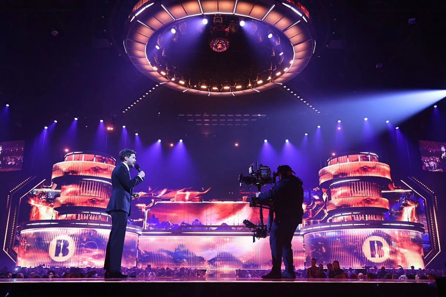  Jack Whitehall hosts the Brits dressed in a black suit.