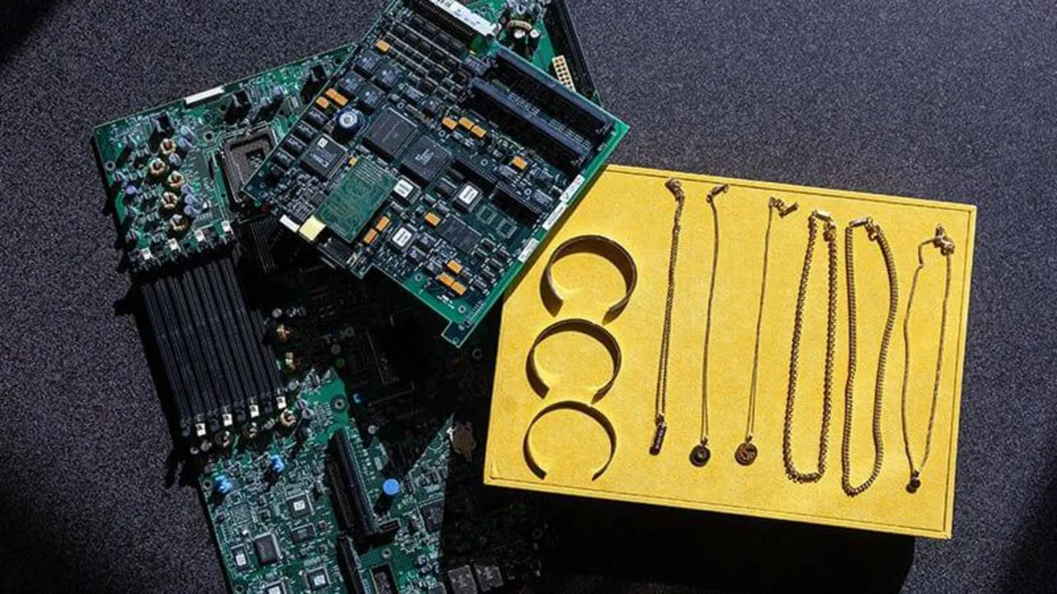 The Royal Mint Circuit boards from old mobile phones, computers and televisions containing precious metals are juxtaposed with the high-end jewellery created from the gold, silver and platinum which has been retrieved