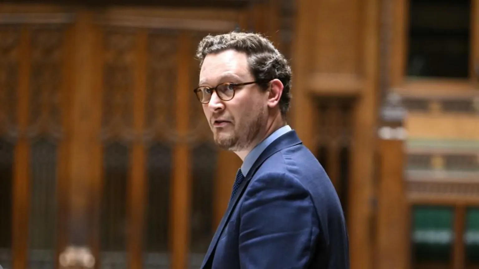 House of Commons Darren Jones MP wear a navy suit while speaking in the Commons