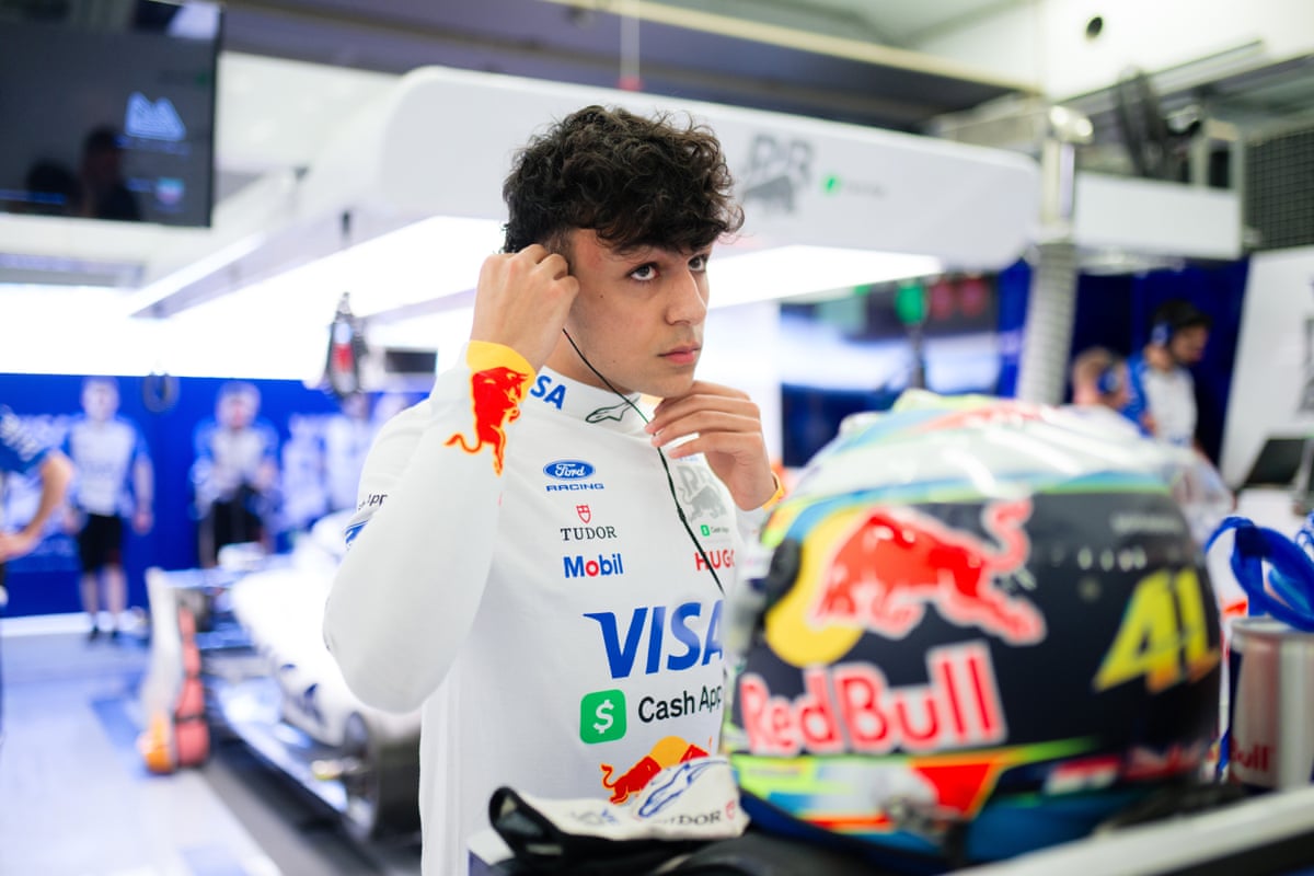 Arvid Lindblad adjusts his earpiece