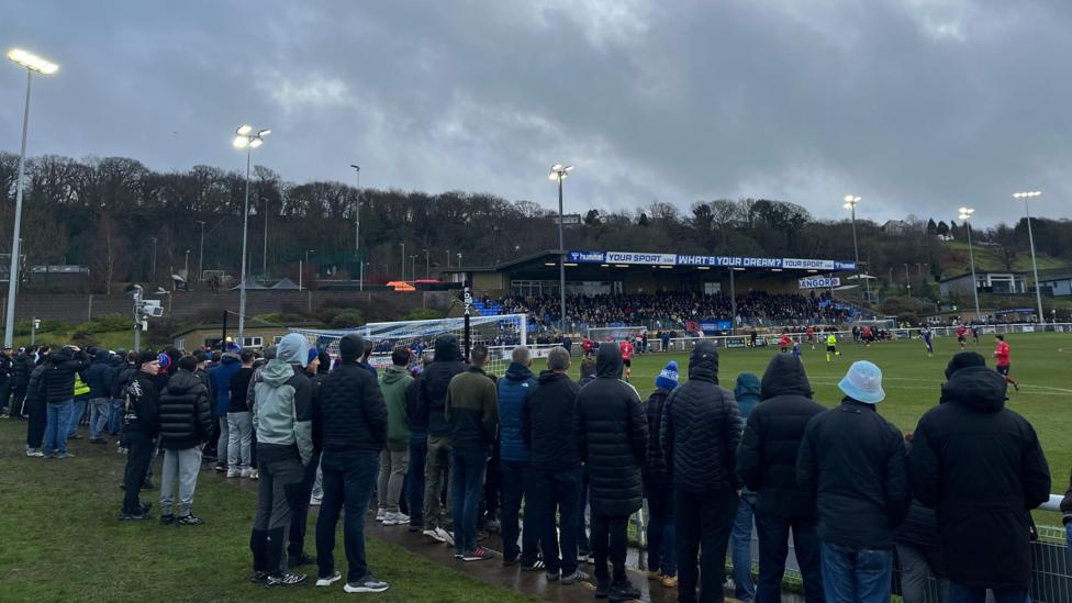 Bangor yn erbyn Caerau Elai