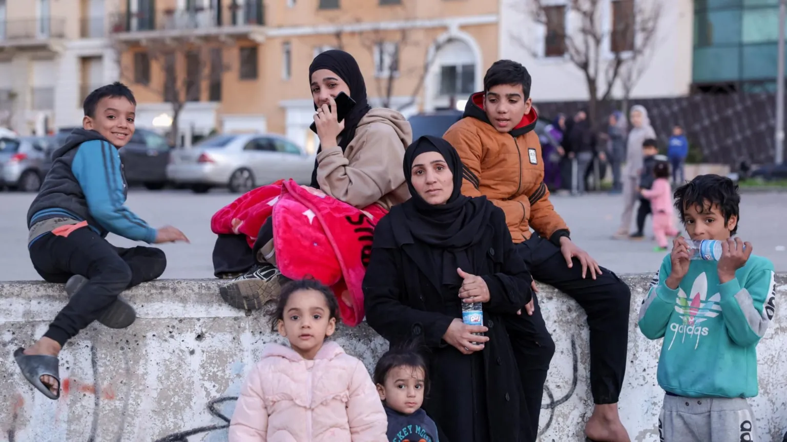  A displaced woman and children in Martyrs' Square, central Beirut (5 March 2026)