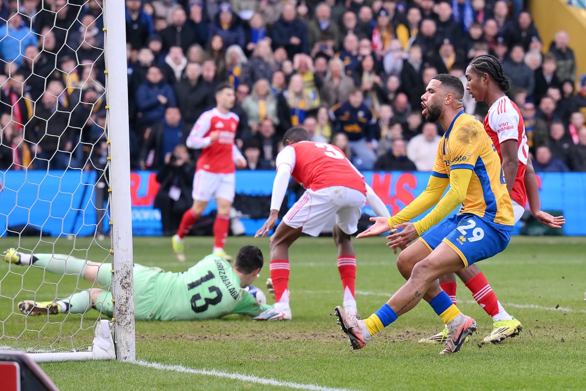 Mansfield Town's Tyler Roberts (second right) reacts after a missed opportunity.