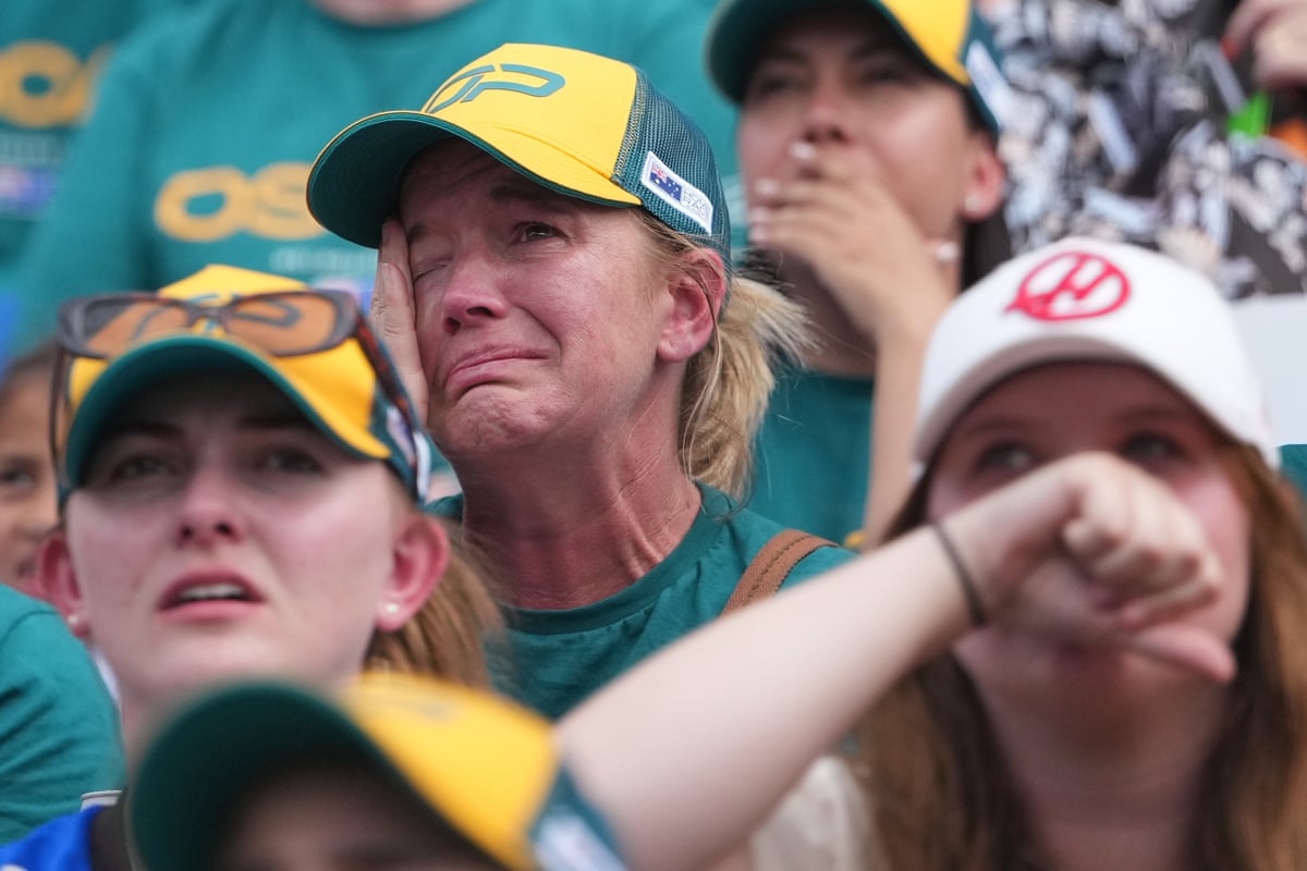 Devastated fans react to Piastri’s crash at Albert Park