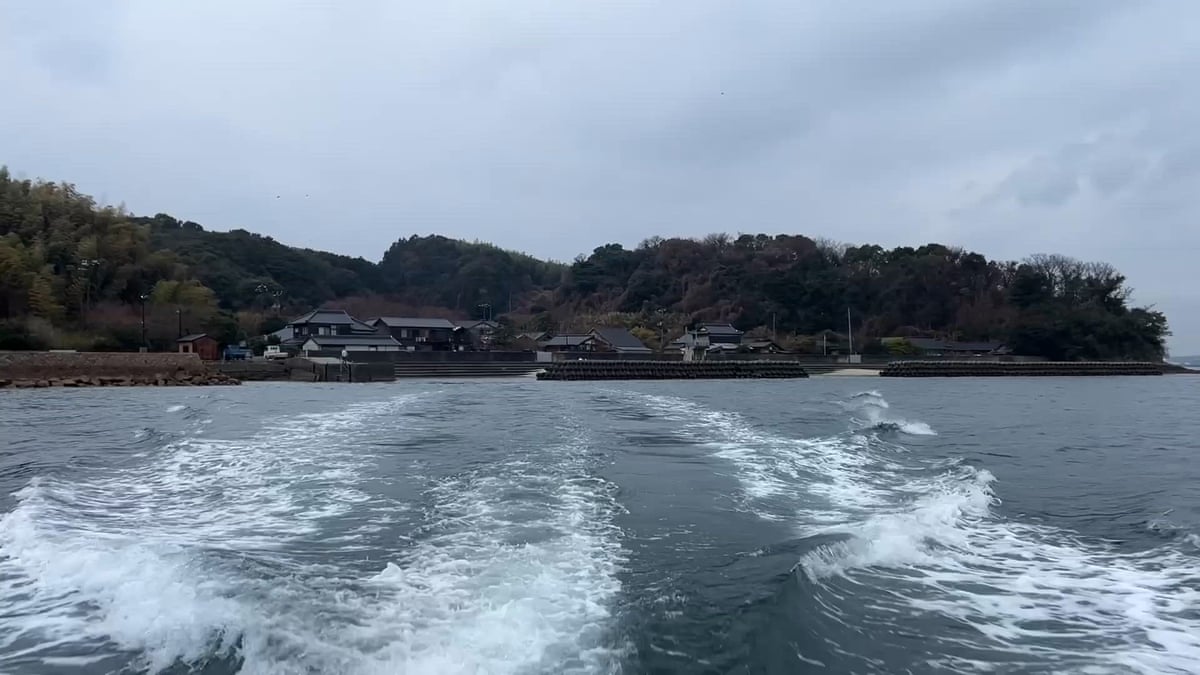 The way to the island