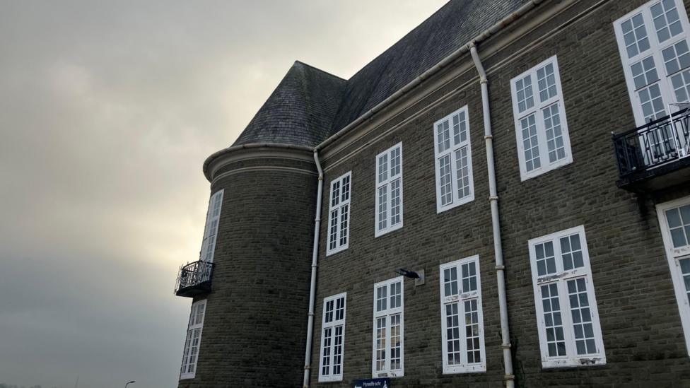 Adeilad Cyngor Sir Caerfyrddin