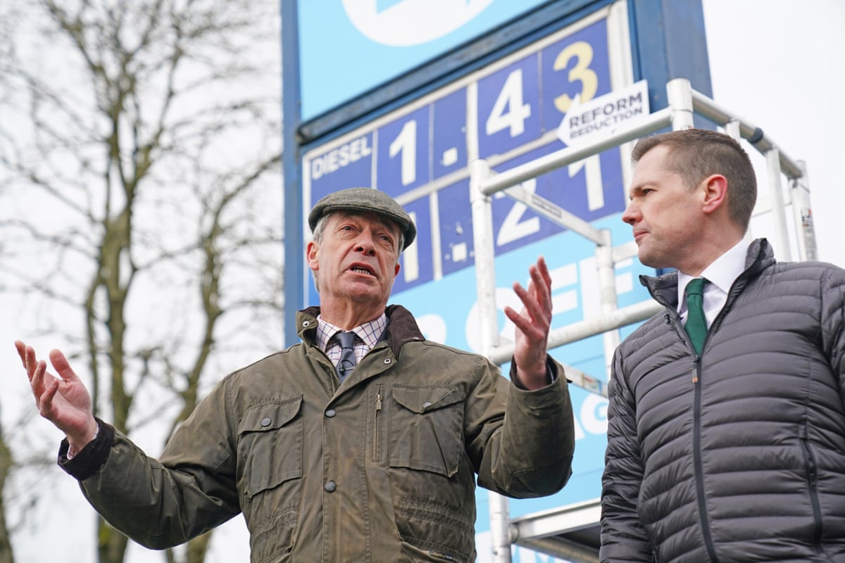Nigel Farage and Robert Jenrick at a party press conference at New Haven Services in Derbyshire.