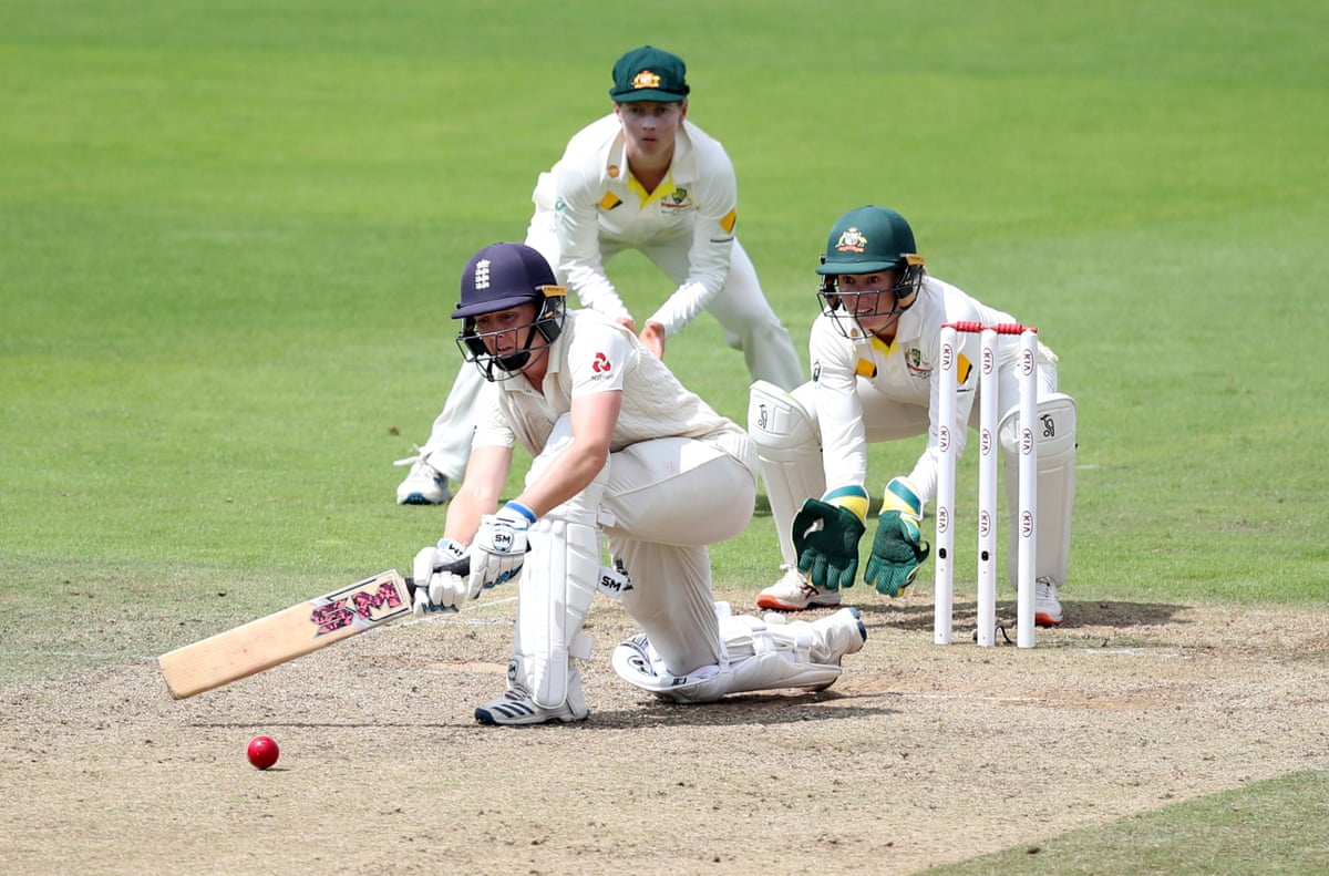 England's Heather Knight bats during the 2019 Ashes Test as Lanning and Healy look on.