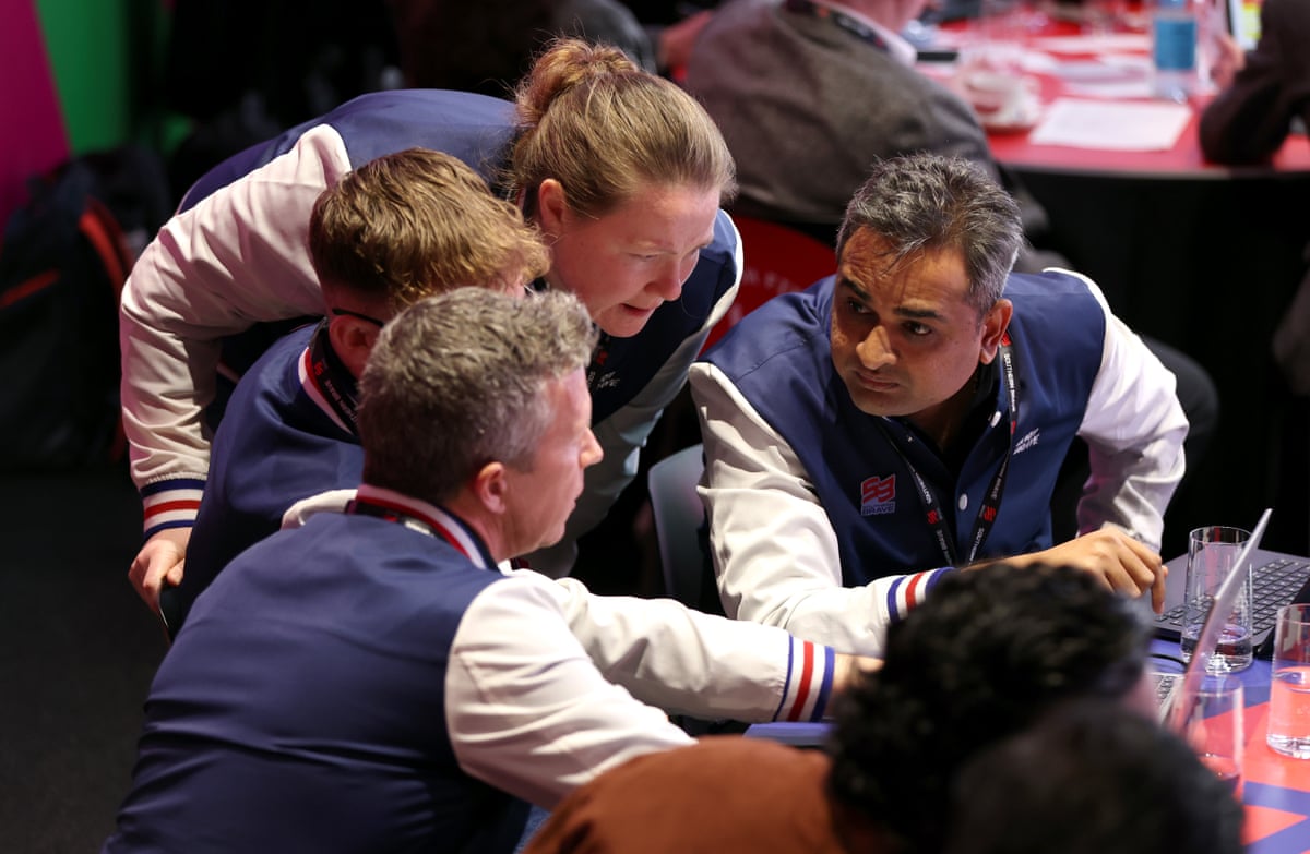 Anya Shrubsole and her Southern Brave team discuss tactics during the Hundred women's auction