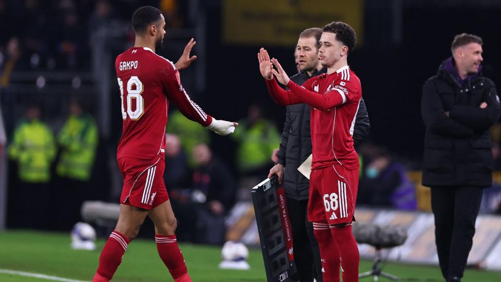 Kieran Morrison replaces Cody Gakpo