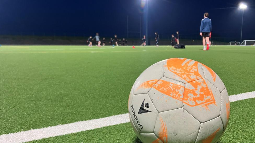 Sesiwn ymarfer i glwb Ffostrasol